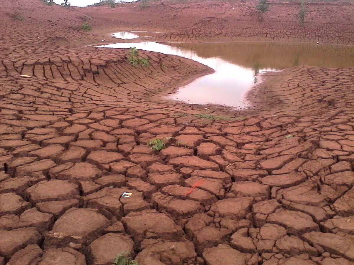 Analyse Holistique des Stratégies de Gestion de la Crise de l'Eau : Une Évaluation Sous Divers Critères